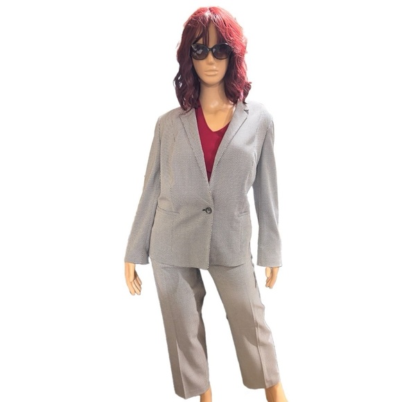 City Chic Plus Size Top - Picture 2 of 2